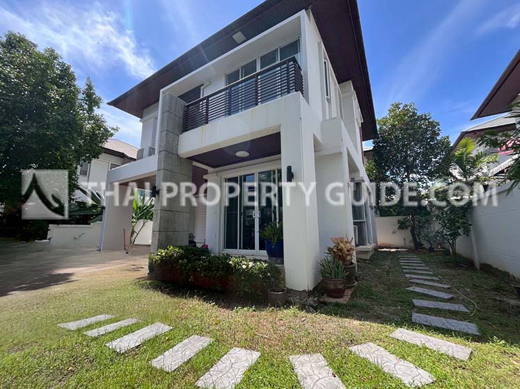 House with Shared Pool for rent in Bangnatrad